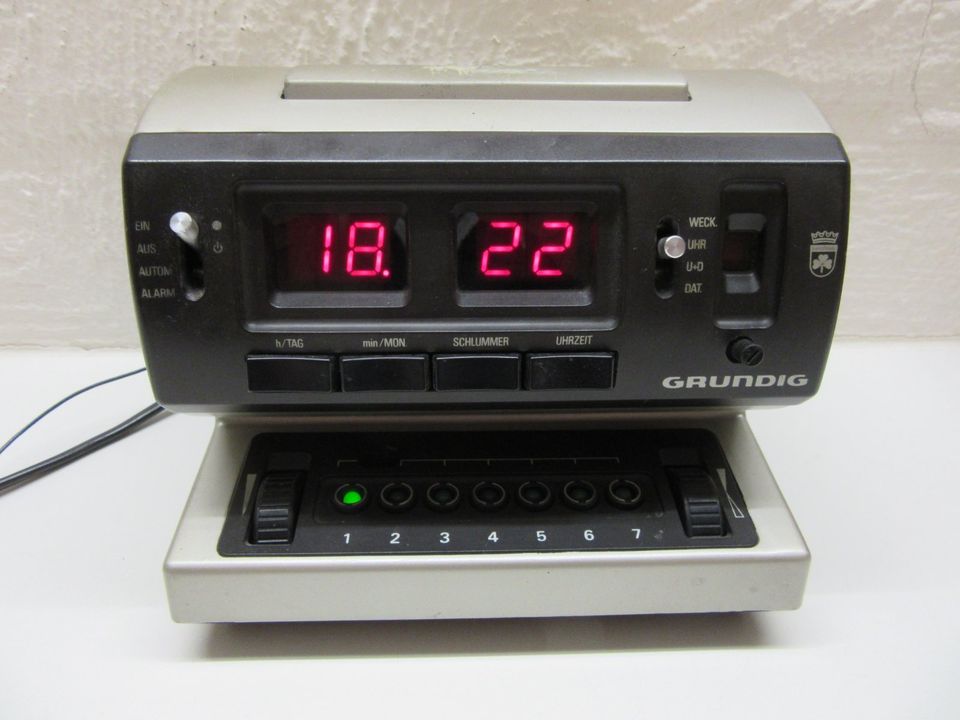 Radiowecker Grundig Sono Clock 550a in Petershagen