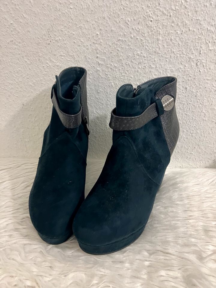 Schuhe/ Stiefel/Pumps La Bottine marineblau Gr. 39 NEU in Berlin