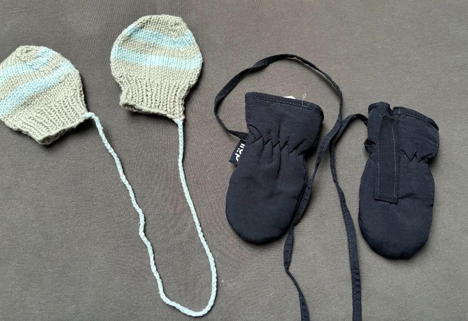 2 Paar Babyhandschuhe in Stöttwang