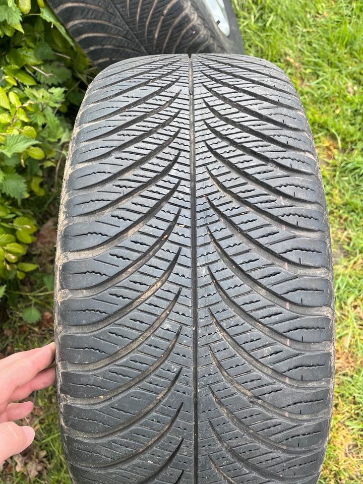 Volvo XC Alufelgen 17“ mit Goodyear reifen in Altshausen