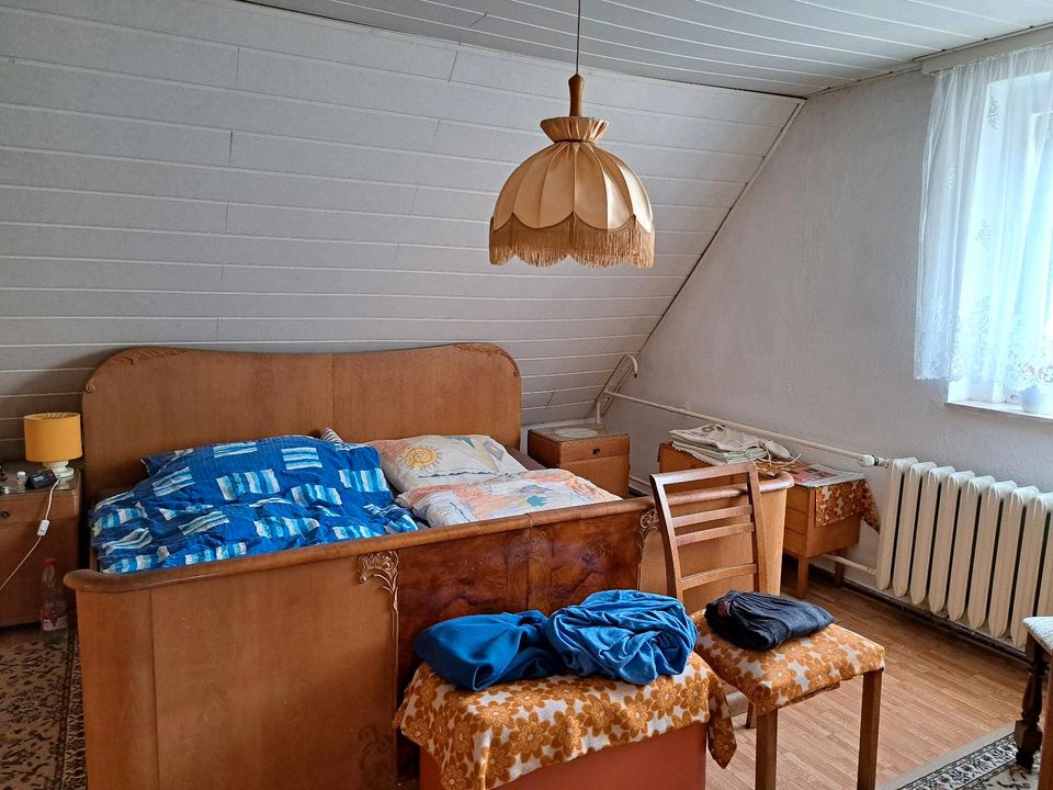 Altes Doppelbett aus Holz zu verschenken in Leipzig