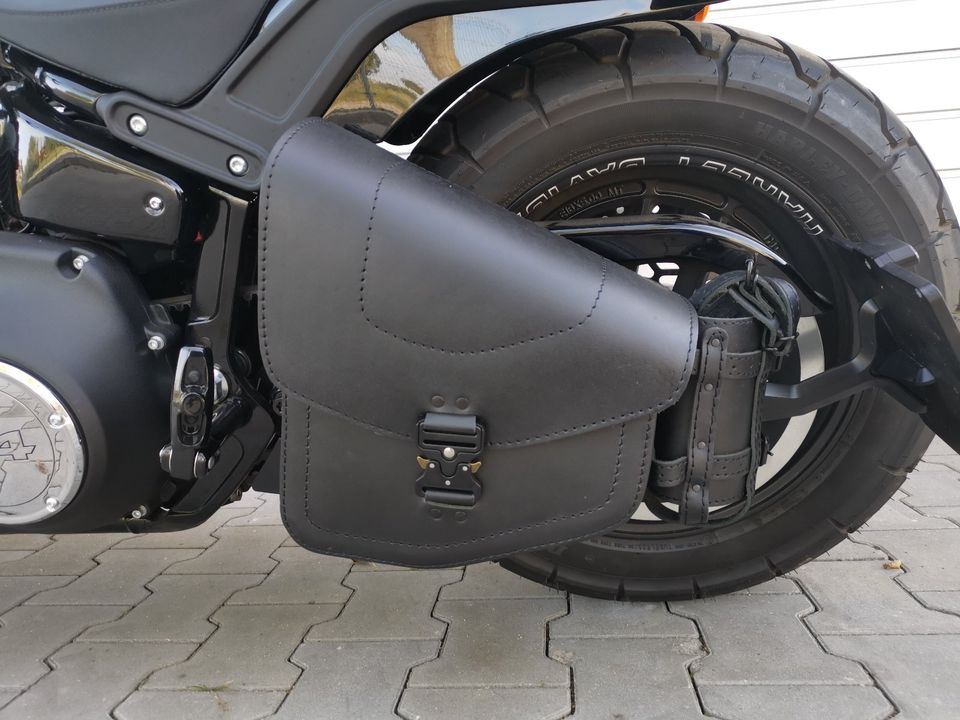 Odin Blackline Schwingentasche passend f. Harley-Davidson Softail in Plau am See