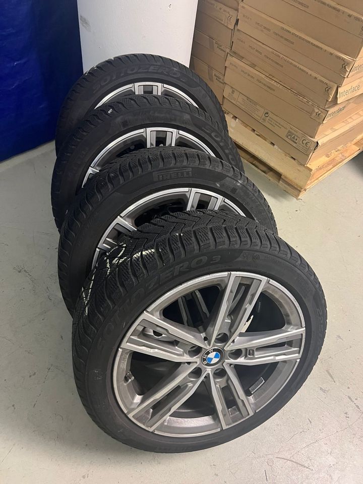 BMW,  1er, F40, Winterräder, M Doppelspeiche 550, 225/45 R17 in Wiesbaden