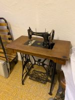 Antike Nähmaschine mit Tisch Naumann Baden-Württemberg - Neuhausen Vorschau