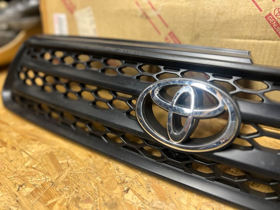 Toyota Rav4 A2 Grill vorne Kühlergrill Frontgrill 08423-42820 in Birkenwerder