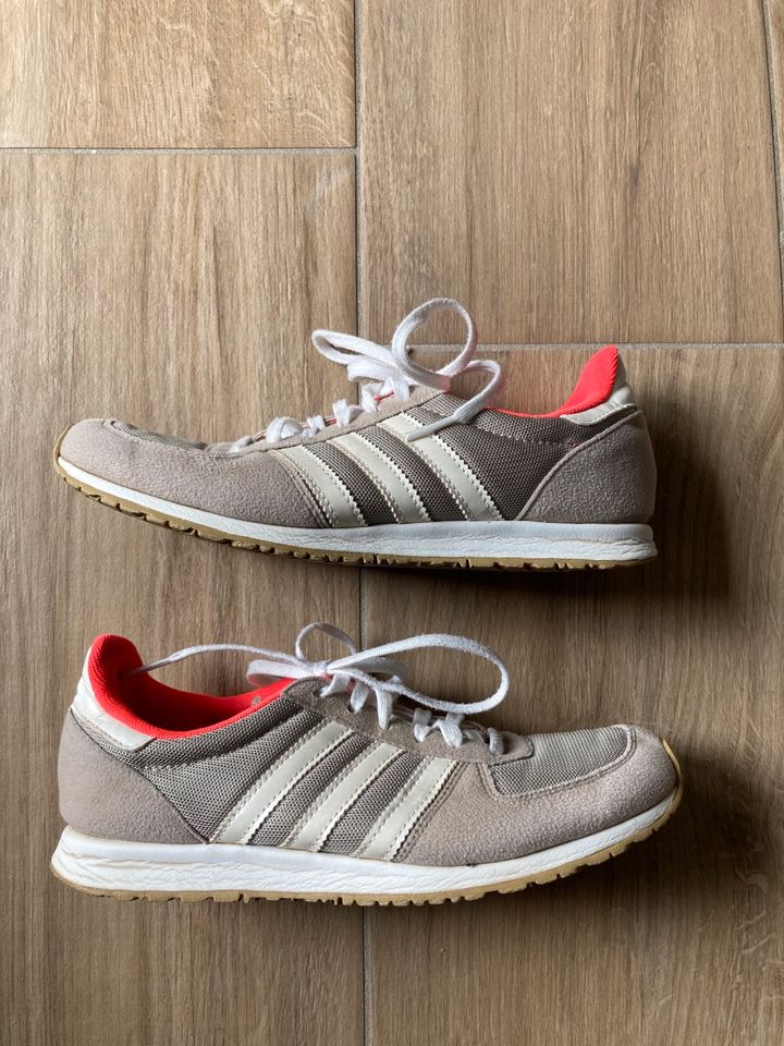 Sneaker Adidas Grau-Pink Gr. 37 1/3 in Garstedt