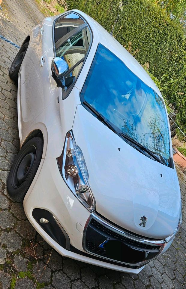 Peugeot 208 Baujahr 2019 in Merzig