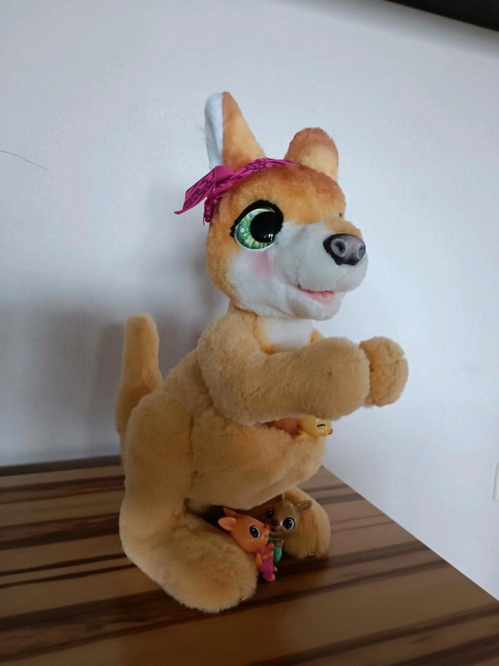 FurReal Josie interaktives Känguru Hasbro Kuscheltier Kinder in Hohenpolding