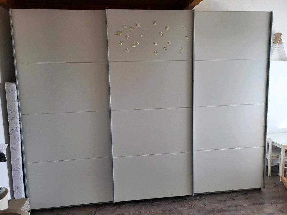 Schwebetürenschrank in Singen