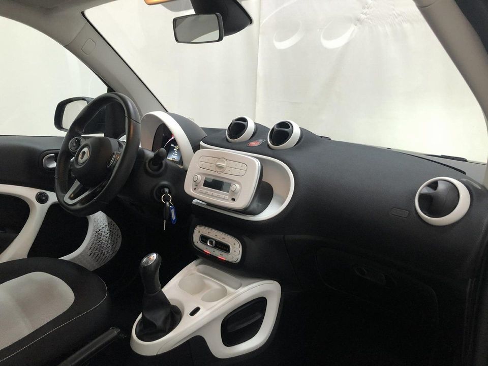 Smart fortwo coupe passion Cool&Audio*LED*Pano*Sitzhei in Walldürn
