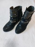 Mustang Stiefel,  Stiefeletten Gr. 39, Barockmuster, top Zustand Schleswig-Holstein - Hohenaspe Vorschau