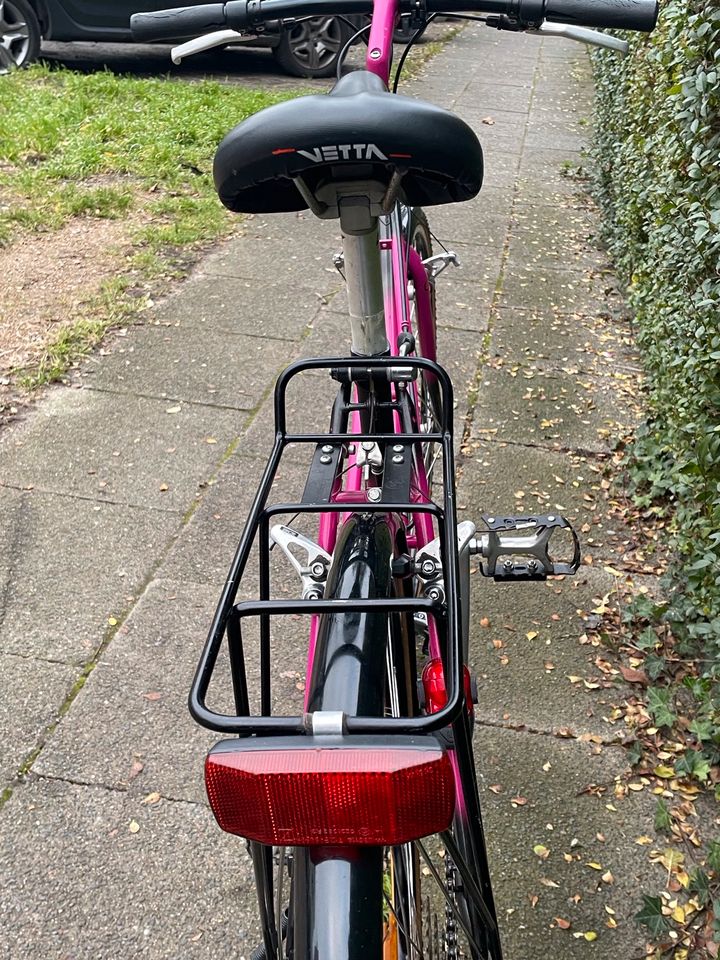 Kuwahara Pacer Fahrrad pink/schwarz neuwertig Vintage in Hamburg