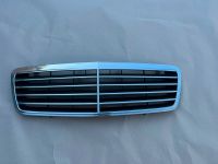 Mercedes-Benz W208 CLK Kühlergrill 2088800085 Hessen - Hanau Vorschau