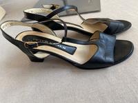 Peter Kaiser Pumps/Sandalen Gr 40 Schwarz 6,5 Riemchen Druckknopf Niedersachsen - Oldenburg Vorschau