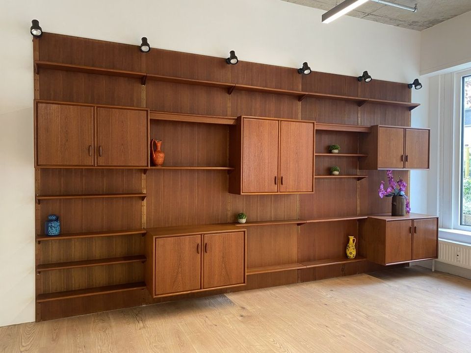 WMK Umfangreiches, hochwertiges und gut erhaltenes modulares Mid-Century Regalsystem im Teakholz # Regalwand Regal Schrankwand Sideboard Stingregal Skandinavisch Danish Design Teak 60er Vintage in Berlin