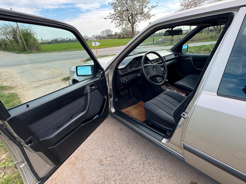 Mercedes Benz W124 300D Mopf Automatik, Schiebedach, 2 Hand in Darmstadt