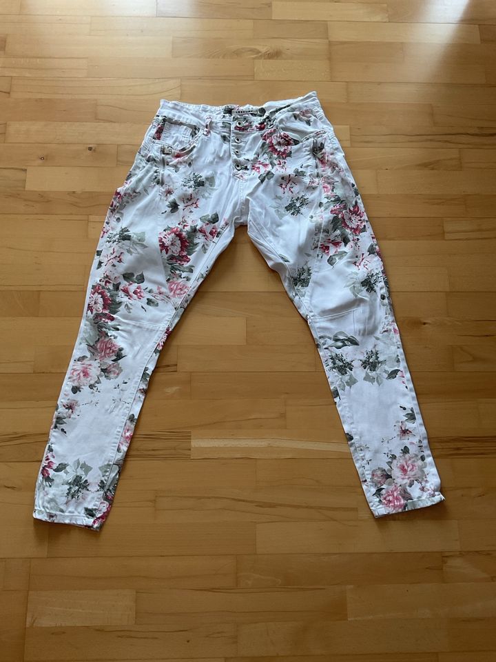 Lexxury Hose mit Floralmuster Gr. 38 in Nidderau