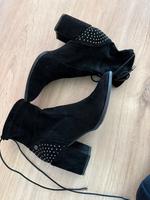 XTI Stiefeletten schwarz Nieten Riemchen schnüren Ankleboots Rheinland-Pfalz - Neuwied Vorschau