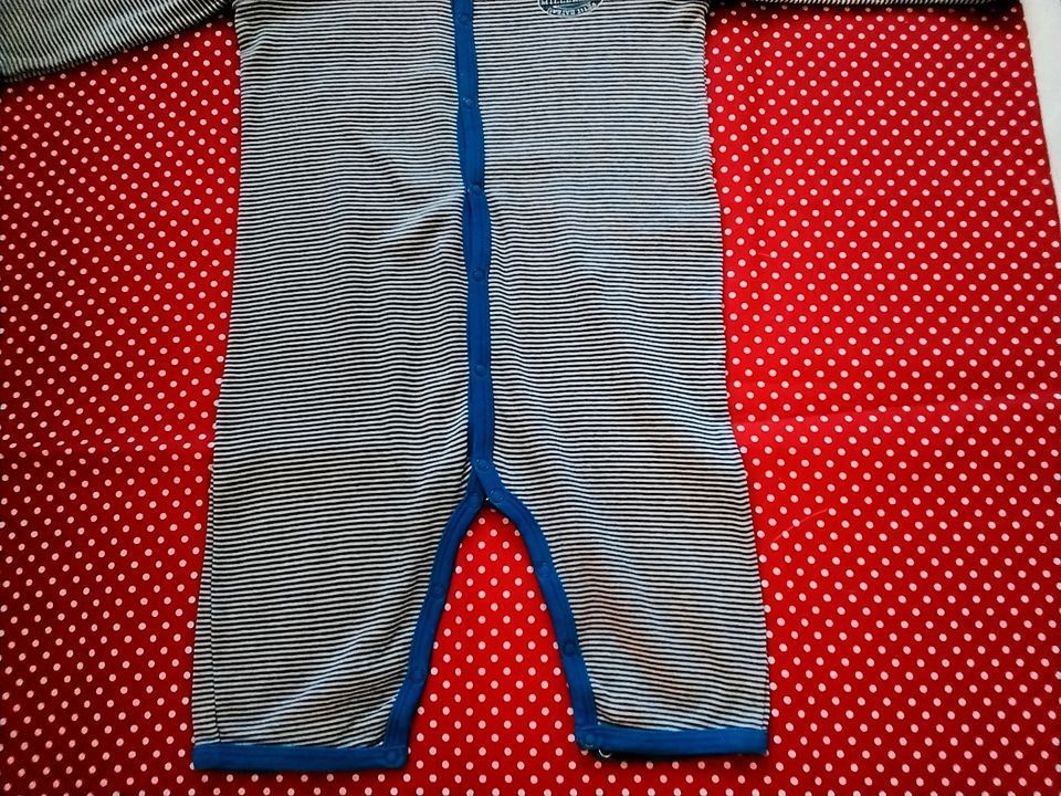 Petit Bateau Schlafanzug Einteiler Gr. 12m 74 Grau Blau geringelt in Berlin