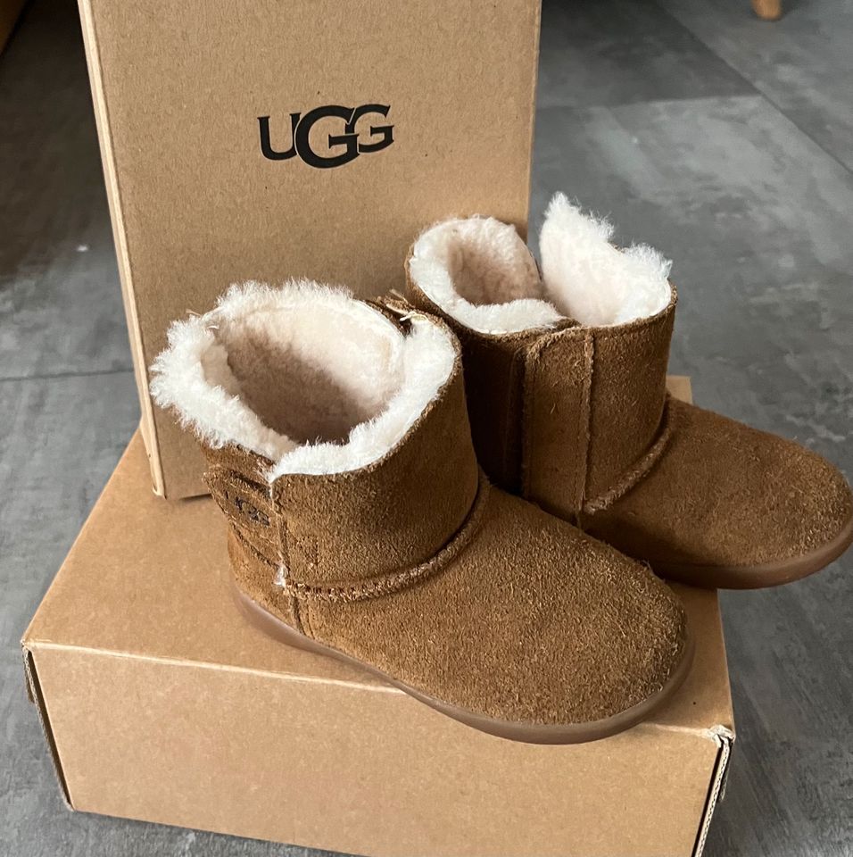 UGG Keelan Winterboots mit Lammwolle, Größe 23.5 in Baden-Württemberg -  Riedlingen | Gebrauchte Kinderschuhe Größe 23 kaufen | eBay Kleinanzeigen  ist jetzt Kleinanzeigen