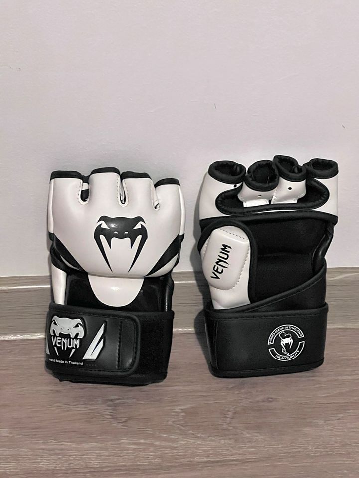 Venum Attack MMA Handschuhe (S) // Grappling in Frankfurt am Main