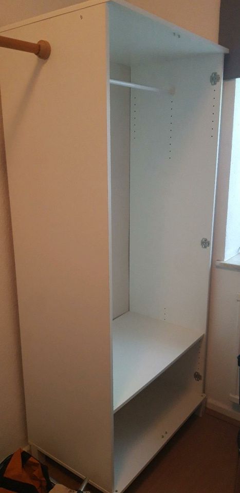 Garderobe/Schrank ohne Türen zu verschenken- bis 18.5. Vormittag in Kiel