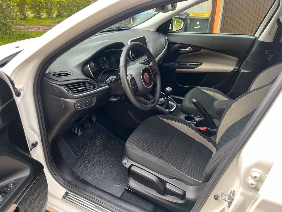 Fiat Tipo 1.4 Jet Lounge SITZHEIZUNG BLUETOOTH TEMPOMAT in Pirna