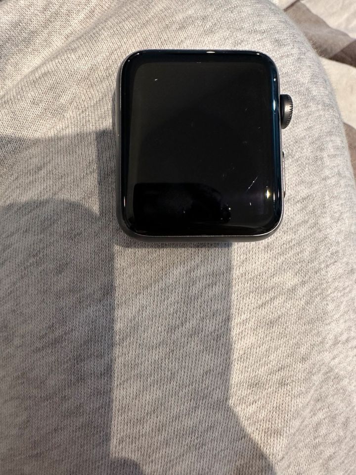 Apple Watch Series 3 42mm in Heddesheim