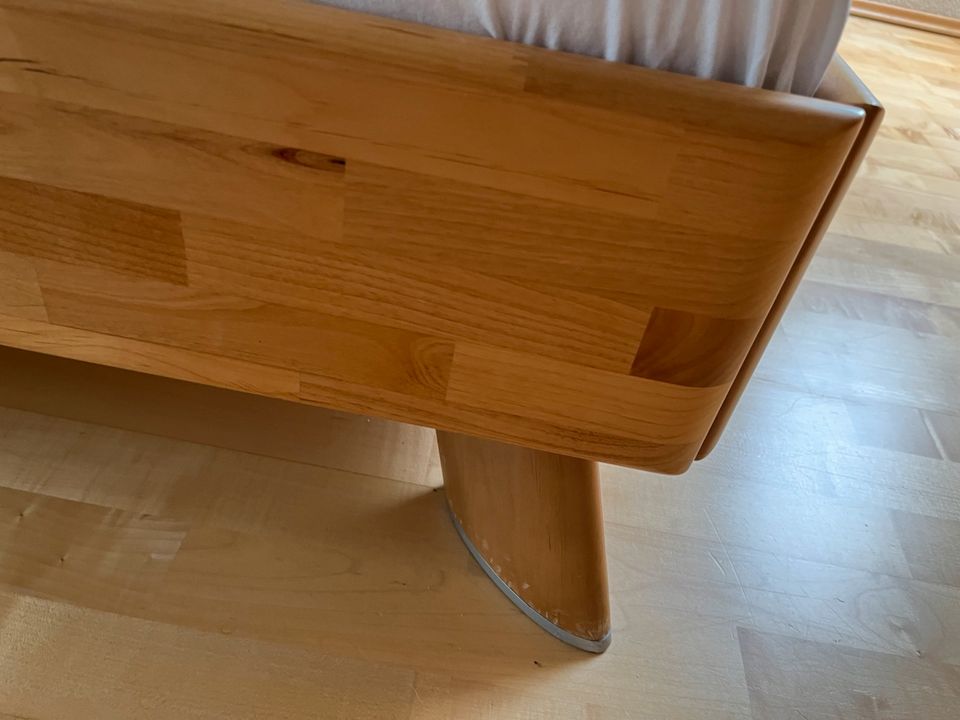 Wunderschönes, zeitloses Vollholzdoppelbett in Berlin