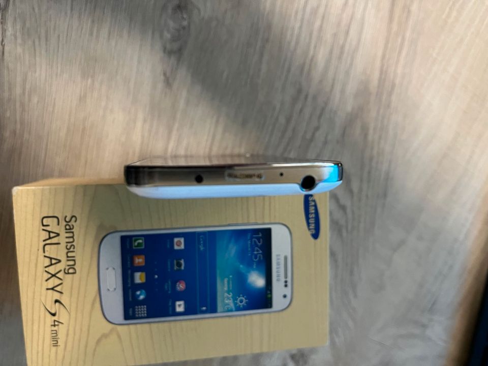 Samsung Galaxy S4 Mini GT-I9195 white Smartphone in Oldenburg