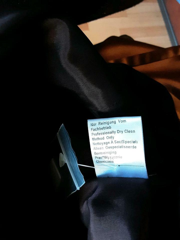 Abendkleid mit Pailletten Stickerei und Bolero Jäckchen in Hamburg