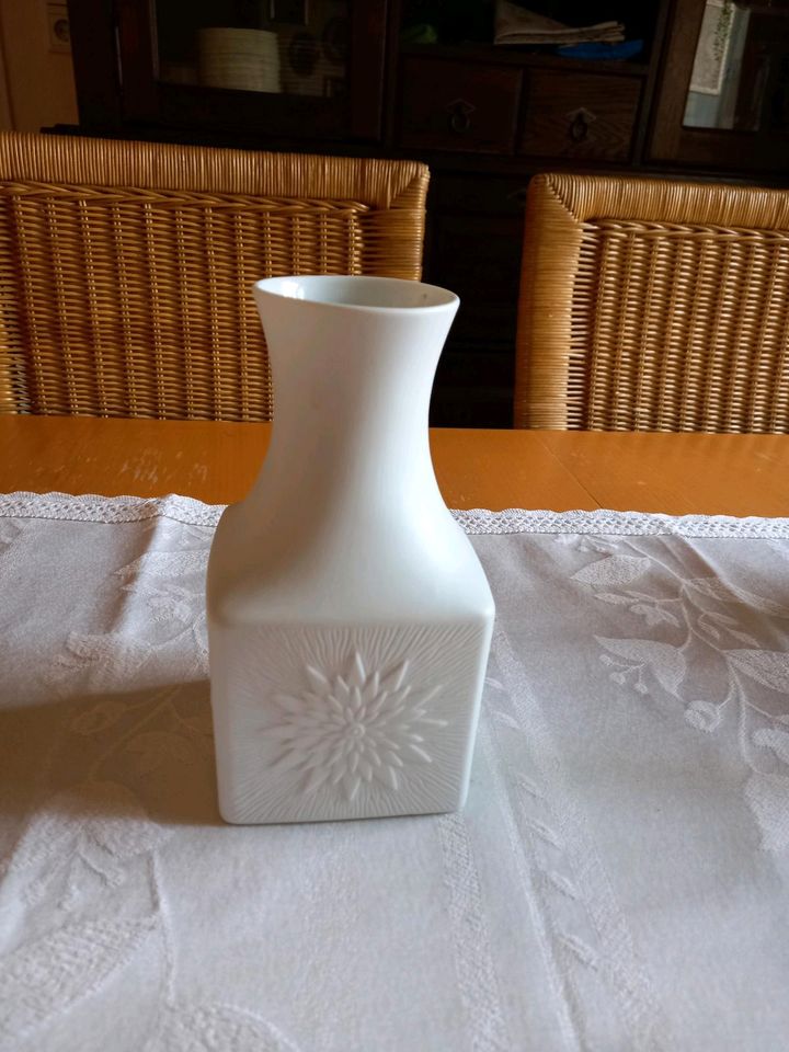 Blumenvase Bisquitporzellan in Drochtersen