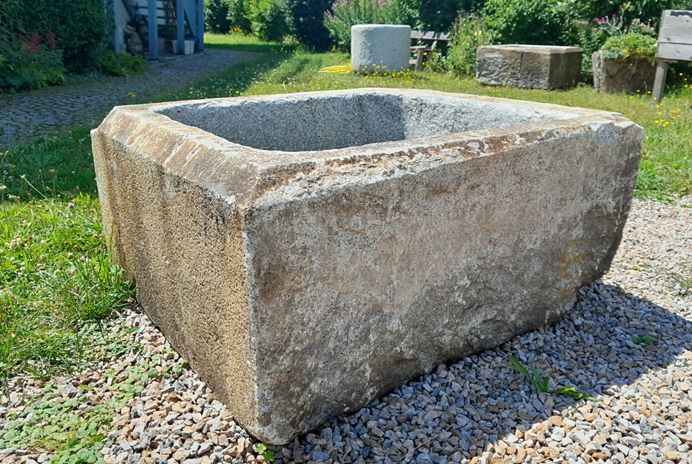 Granitbrunnen, Granitwassergrand, Natursteinbrunnen, Granittrog für