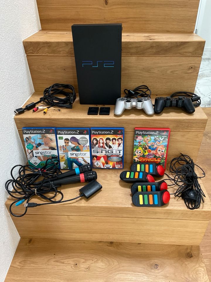 Playstation 2 mit Zubehör wie Singstar und Buzz! in Bad Wildungen