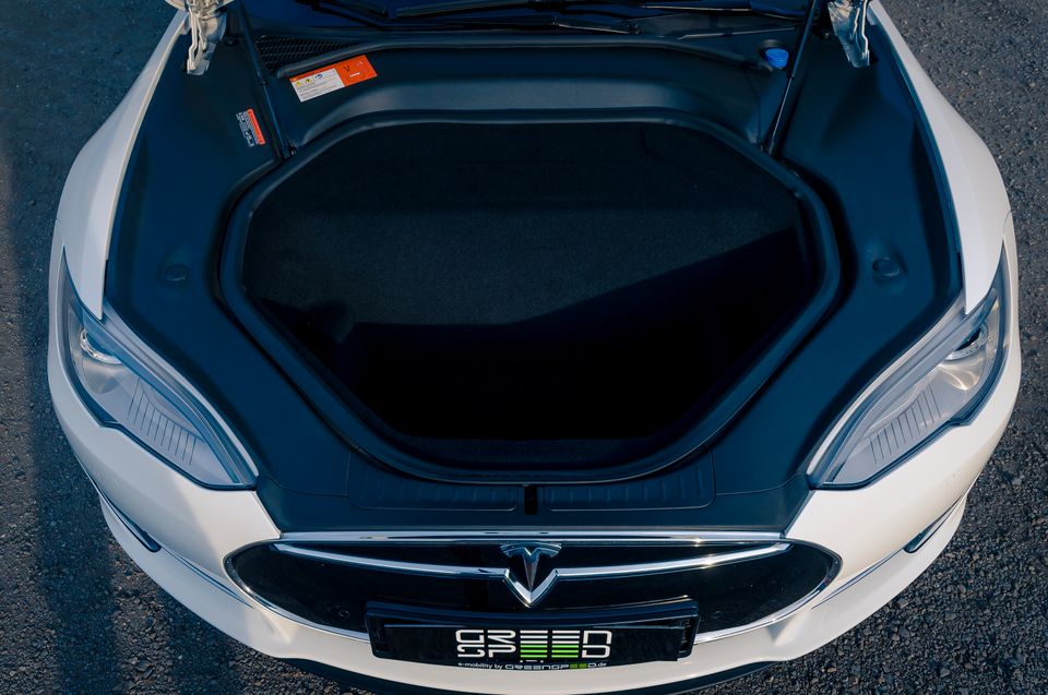 Tesla Model S85D – lifelong Supercharging! in Aachen