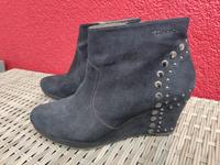 Tamaris Stiefel schwarz nieten Gr. 40 Keilabsatz Bayern - Mantel Vorschau