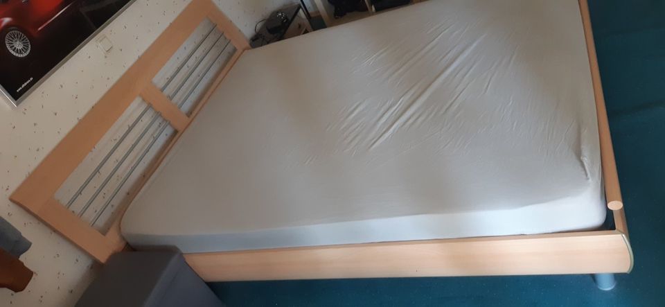 Schlafzimmer, Doppelbett mit Kleiderschrank, Bett. kein Ikea in Saarlouis