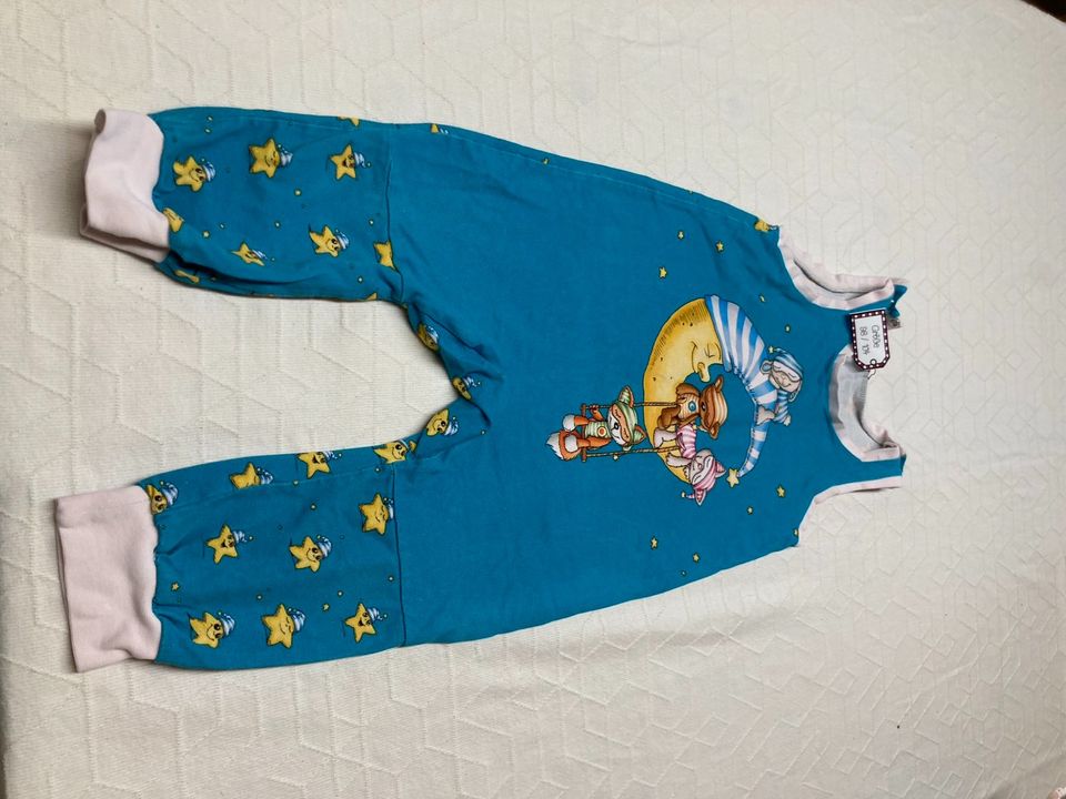 Latzhose Pyjama Strampler  Gr.98/104 Mond in Wald-Michelbach