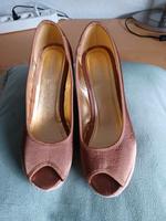 Pumps mit Keilabsatz Keilpumps H&M Sommer Gr.39 Bronze Neu Nordrhein-Westfalen - Siegen Vorschau