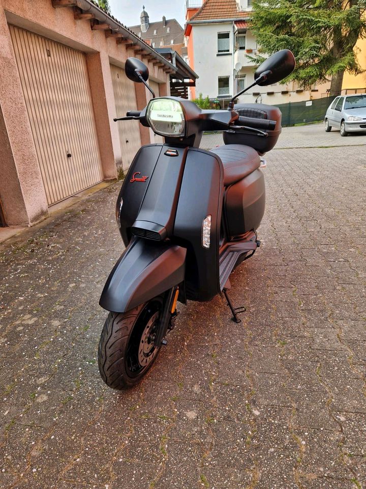 Lambretta V50 Speciale Motorroller in Schwalbach