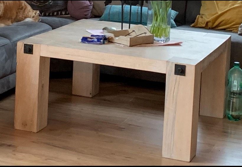 Couchtisch aus Balkeneiche 90x90x45 in Flensburg