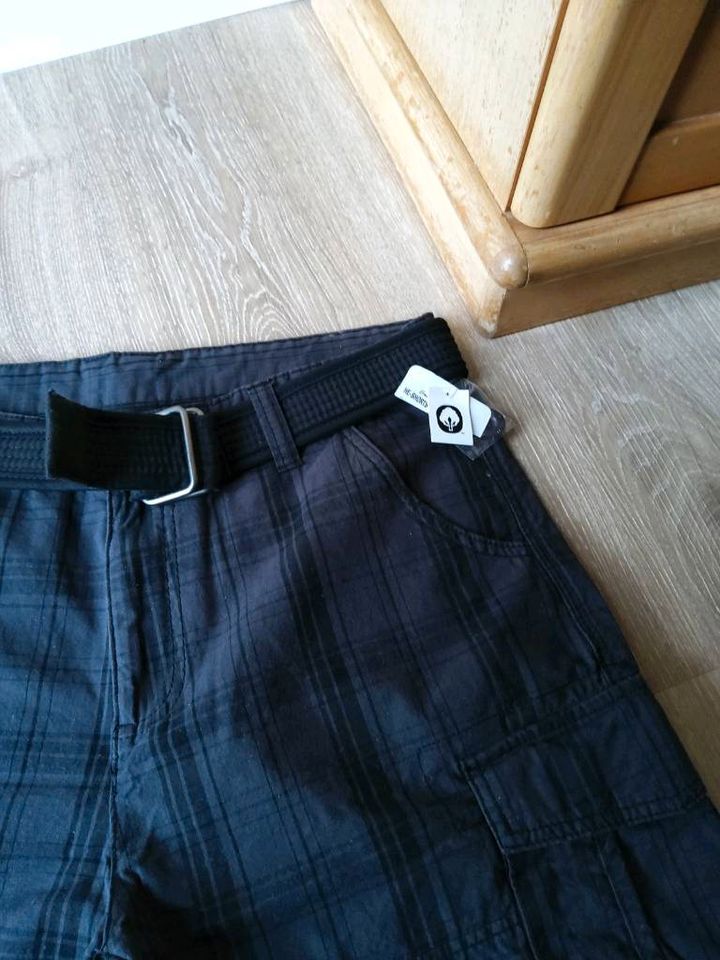 Shorts, kurze Hose mit Gürtel, dunkelgrau/schwarz, NEU in Ense