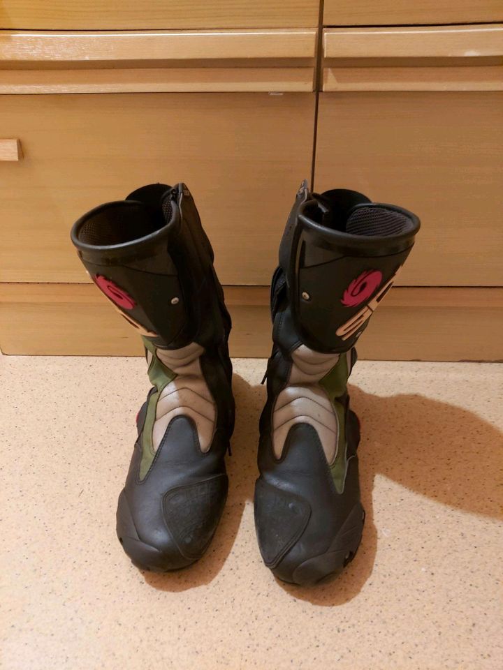 Sidi Motorrad Stiefel in Kawasaki Grün 49 in Burghausen