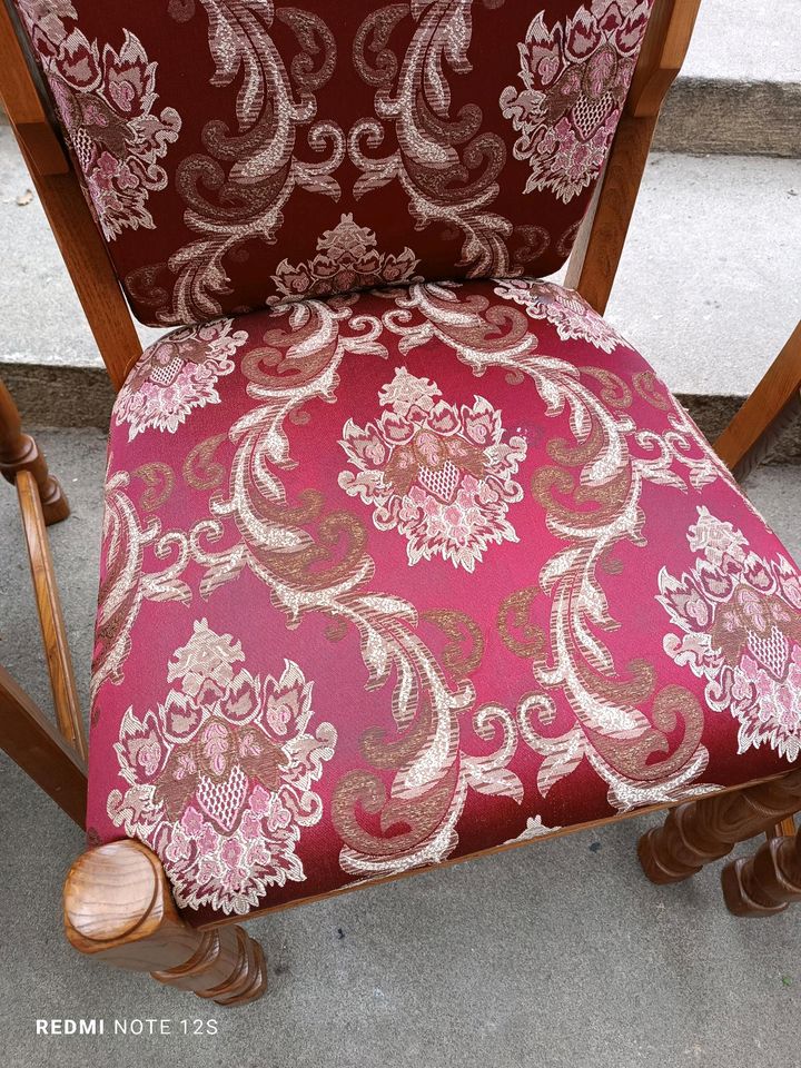 Sehr schöne  königlich Stühle in rot ,5+1 rustikal. Voll Eiche. in Cadenberge