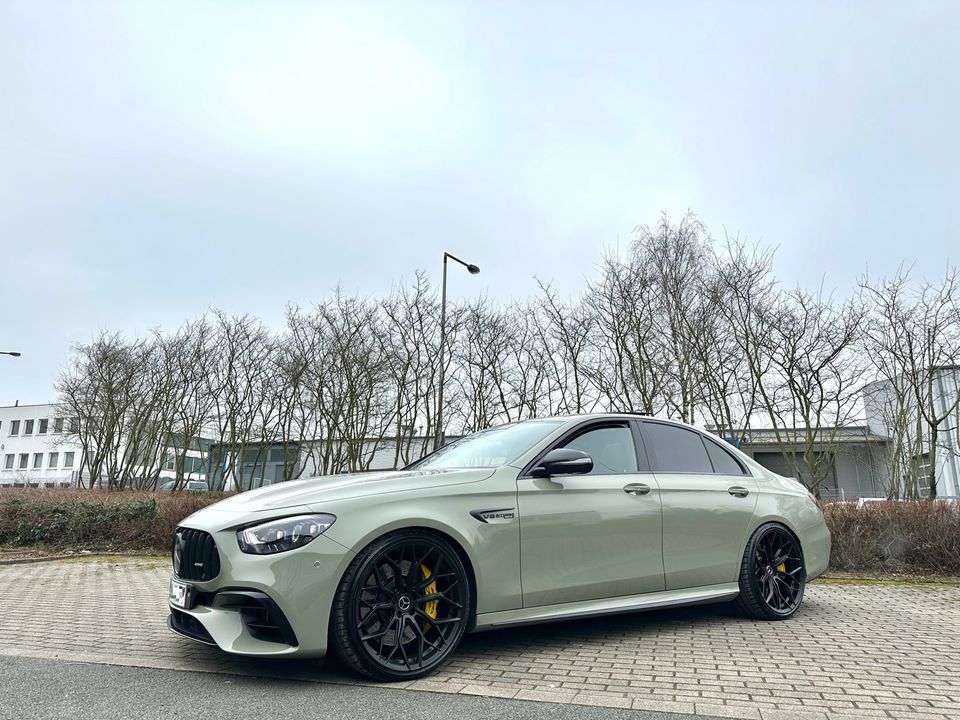 MERCEDES E63 S AMG W213 WHEELFORCE 21 ZOLL FELGEN in Menden