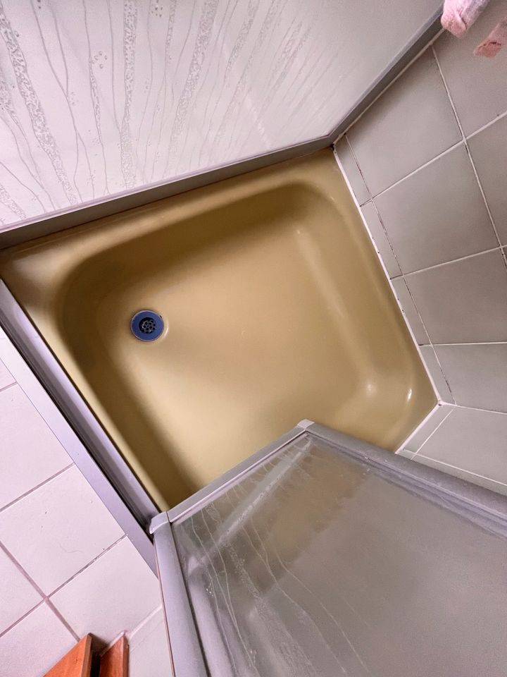 Retro Dusche Duschabtrennung Badewanne Waschbecken in Hofgeismar