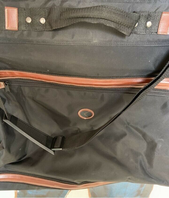 Anzug Reisetasche schwarz, super praktisch für Kurzreisen, robust in Germering