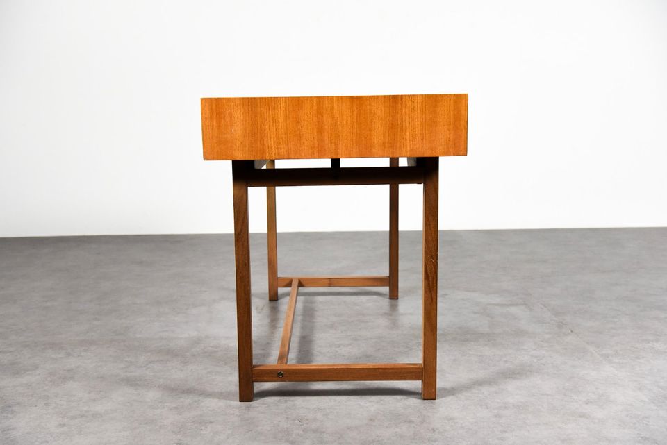 Midcentury Modern Teak Schreibtisch / Vintage Design in Centrum