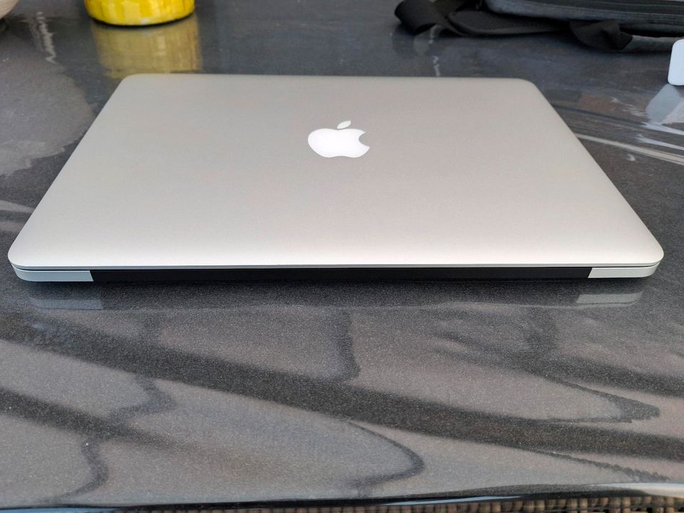Apple MacBook Pro 13,3" 2015 - 16GB RAM - 256GB - guter Zustand in Moormerland