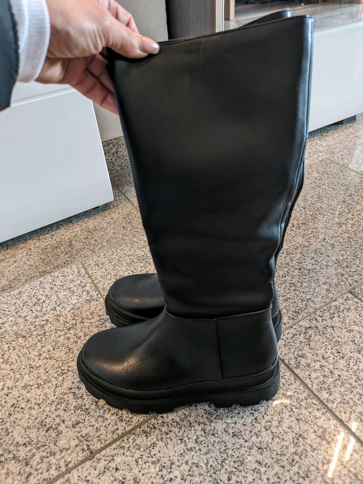 Stiefel 34 Mädchen Kinder Neu ungetragen Festpreis in Wiesbaden